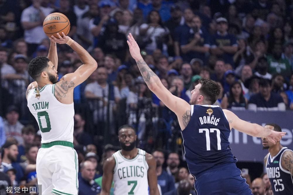 更是对青年 更是对青年